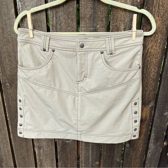Athleta Take A Hike Snap Side Tan Hiking Skirt Sz 6 - Picture 8 of 11